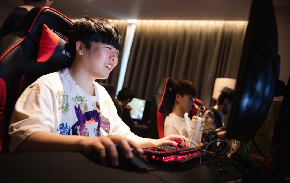 Rookie迎来十二赛季高光表现，曼联球迷沸腾！