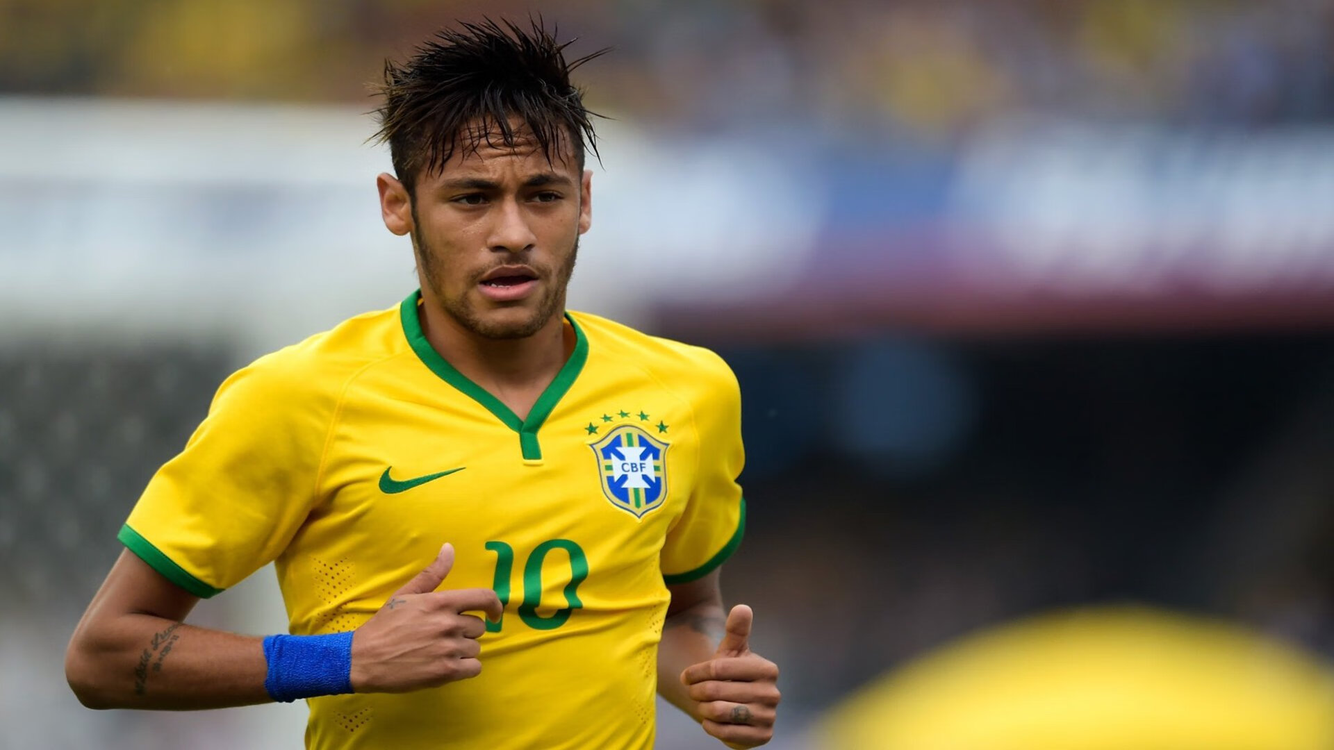 C罗迎来十二赛季高光表现，巴黎圣日耳曼球迷沸腾！