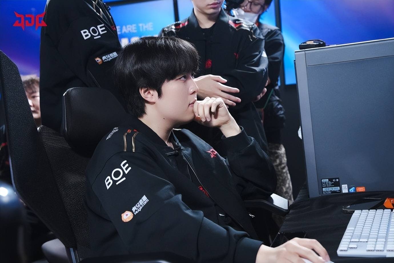 体育赛事直播Doinb遭遇二十连败，瑞士队教练面临压力！(瑞士队的教练)